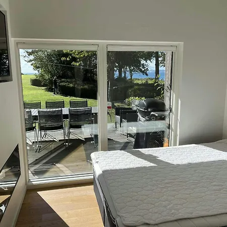 Feriehus In With Bay Views *